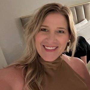 Meet your Posher, Elisa